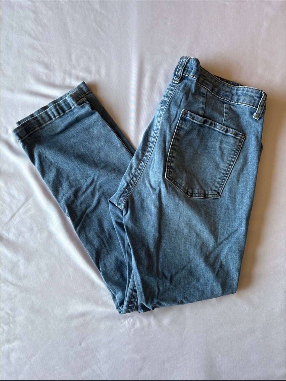 Kut from the Kloth Straight Leg Jeans in Medium Blue Wash